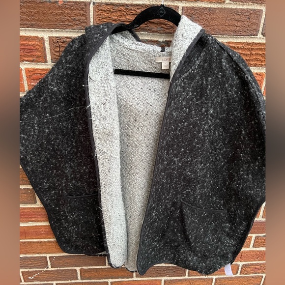 Loft Wrap/Poncho - Picture 4 of 6